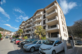 Apartments Maini