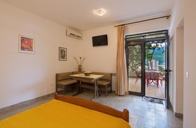 Guest House Madra
