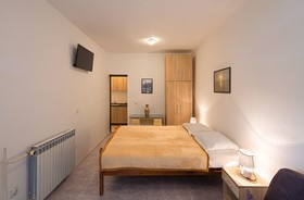 Guest House Madra