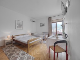 Guest House Madra
