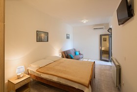 Guest House Madra