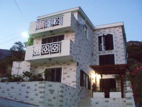 Verena Holiday Home
