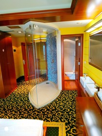 Ally Hotel