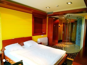 Ally Hotel