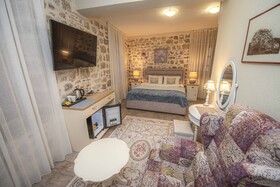 Antika Guesthouse