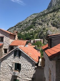 Puerta Hotel Kotor