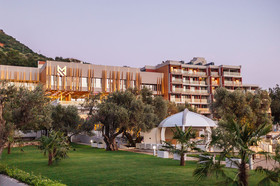 Maestral Resort & Casino