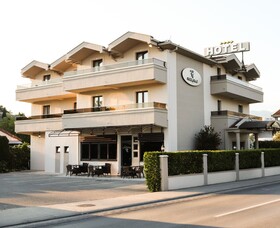 Hotel Holiday