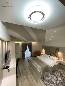 Hotel Holiday