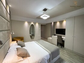 Hotel Holiday