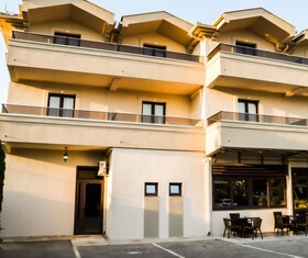 Hotel Holiday