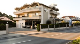 Hotel Holiday