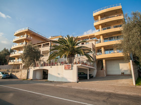 Raymond Apartments