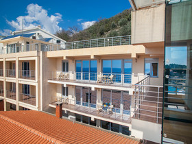 Raymond Apartments