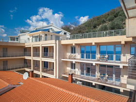 Raymond Apartments