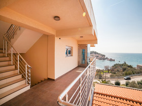 Raymond Apartments