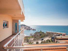 Raymond Apartments