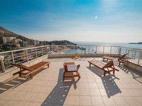 Raymond Apartments