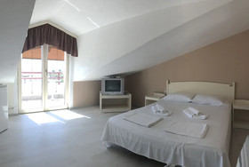 Small Hotel Kleopatra