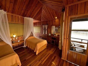 Shwe Inn Tha Floating Resort