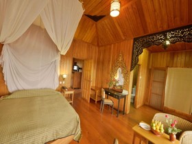 Shwe Inn Tha Floating Resort