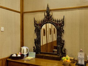 Shwe Inn Tha Floating Resort
