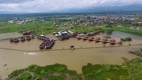 Shwe Inn Tha Floating Resort