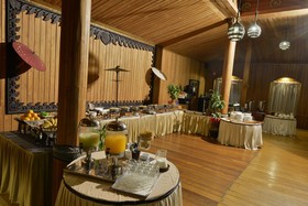 Shwe Inn Tha Floating Resort