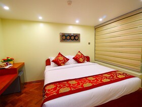 Diamonds Inn