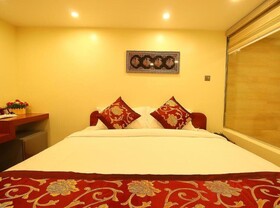Diamonds Inn