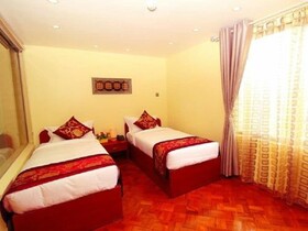 Diamonds Inn