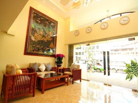 Diamonds Inn