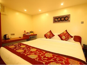 Diamonds Inn