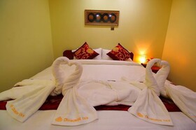 Diamonds Inn