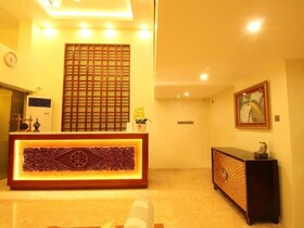 Diamonds Inn