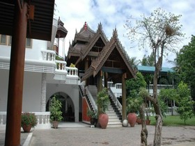 Emerald Land Inn Hotel