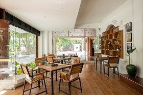 Golden Country Hotel