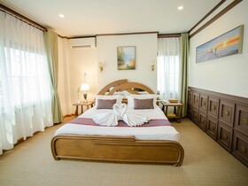 Golden Country Hotel
