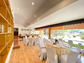 Golden Country Hotel