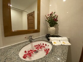 Golden Country Hotel