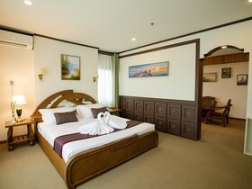 Golden Country Hotel