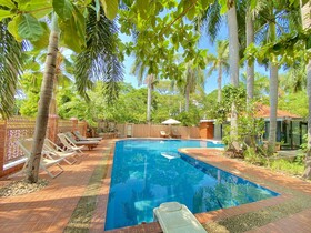 Golden Country Hotel