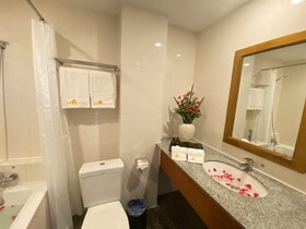 Golden Country Hotel