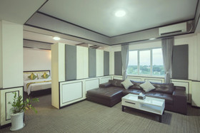 Platinum River View Hotel