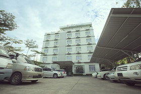 Platinum River View Hotel