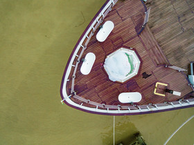 Vintage Luxury Yacht Hotel