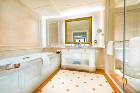 Legend Palace Hotel