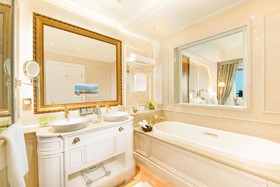 Legend Palace Hotel