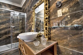 Julina Boutique Living