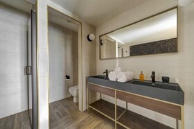 Land's End, Boutique Hotel